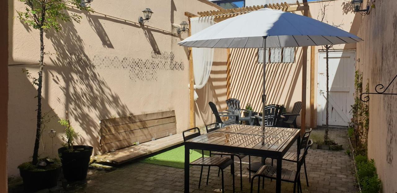 Le Patio Belle Maison En Plein Centre Ville, Avec Grande Terrasse Au Calme Bastogne Bagian luar foto