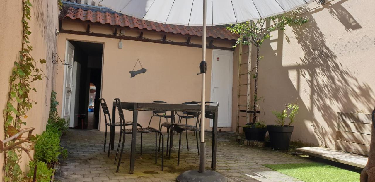 Le Patio Belle Maison En Plein Centre Ville, Avec Grande Terrasse Au Calme Bastogne Bagian luar foto